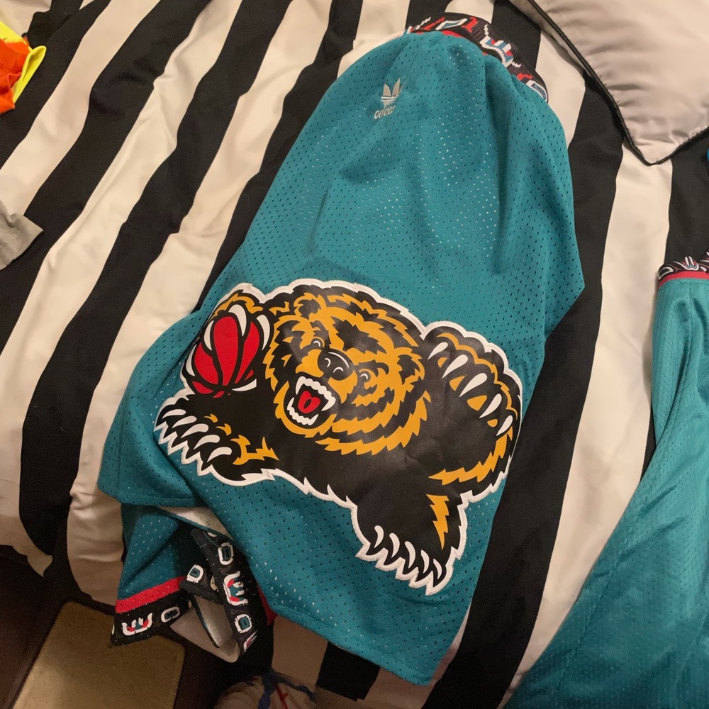 Adidas Vancouver Grizzlies shorts